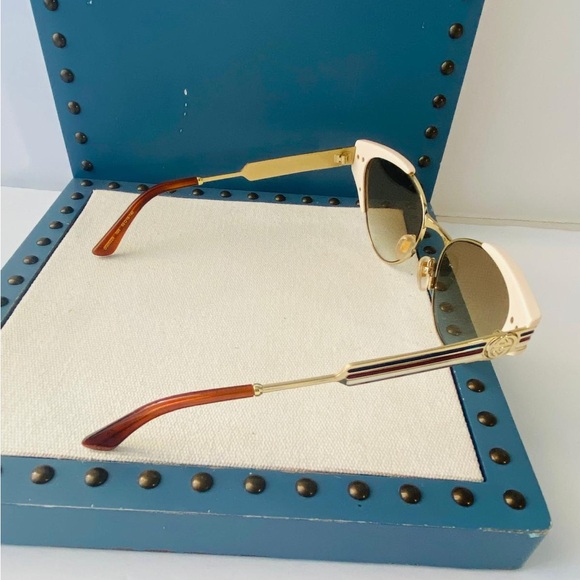 New - 💯 - Authentic  Gucci Ivory and Gold/ Green Gradient GG0522S Cat Eye Sung… - Picture 8 of 17